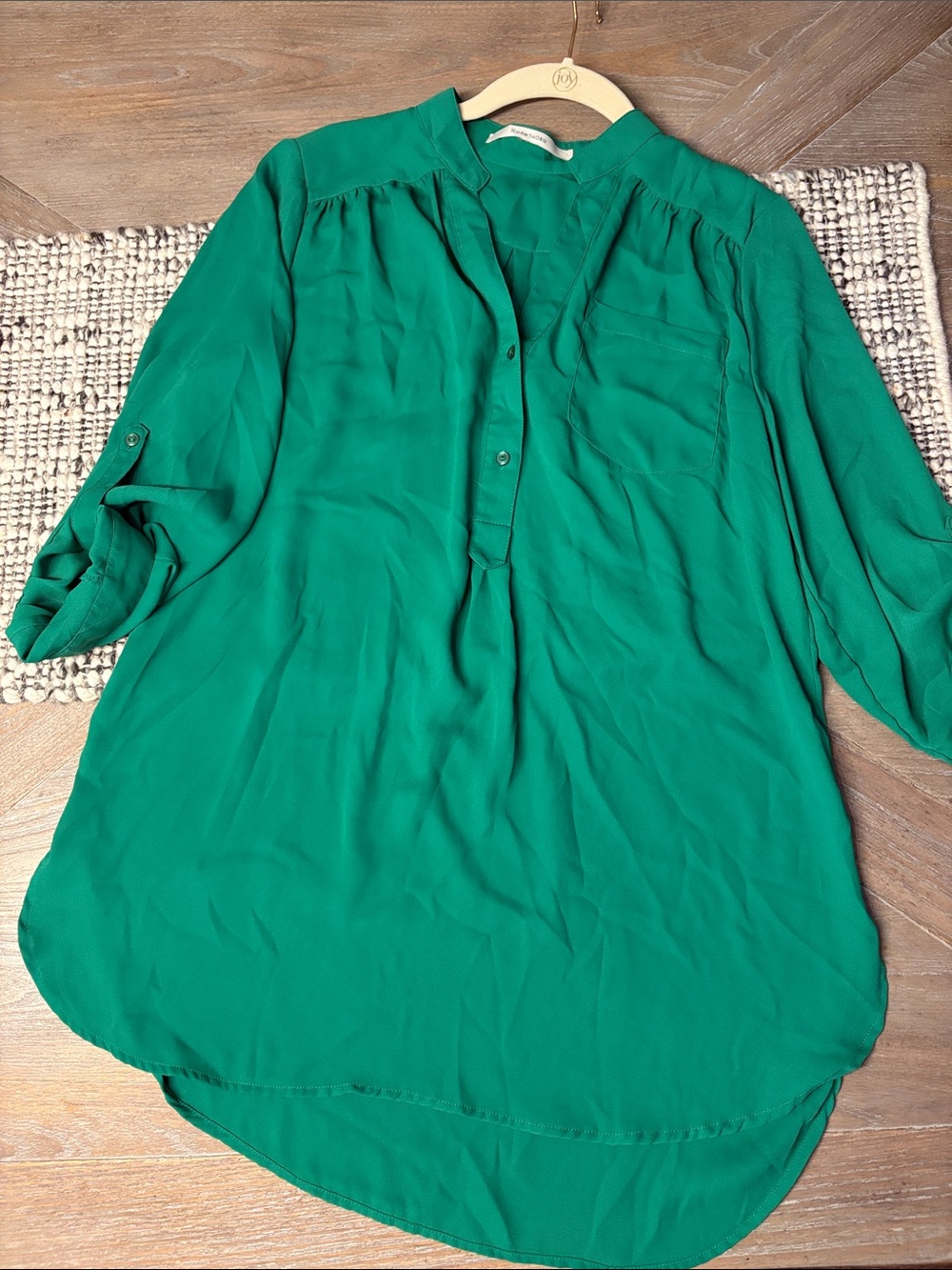 41 Hawthorn Women’s Green V-Neck Roll-Sleeve Tunic Top from Stitch Fix